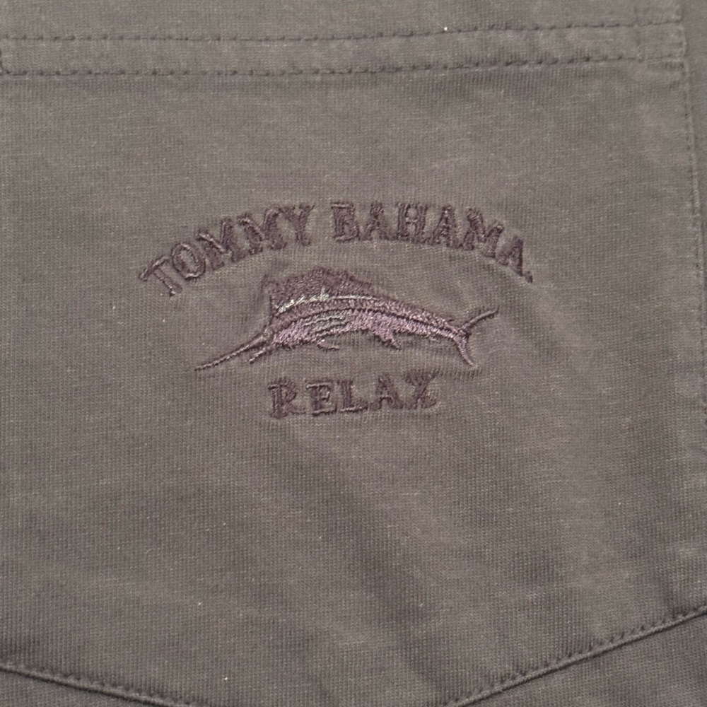 * TOMMY BAHAMA * CREW NECK SHORT SLEEVE * POCKET * NAVY T SHIRT